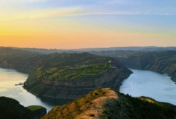 ɽ�����ݣ�����̬������ץס��չ����